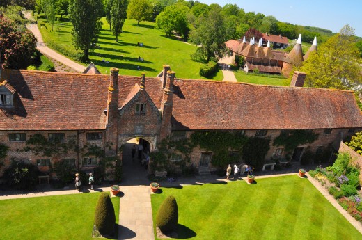 Sissinghurst and Leeds Castle day trip in a black taxi