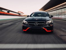 Conduzir um Mercedes AMG CLA45 3 voltas + 1 volta em co-piloto