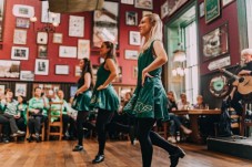 Dublin: Irish Music and Dance Show with Dance Lesson