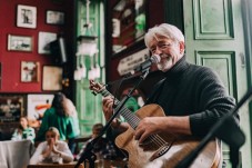 Dublin: Irish Music and Dance Show with Dance Lesson